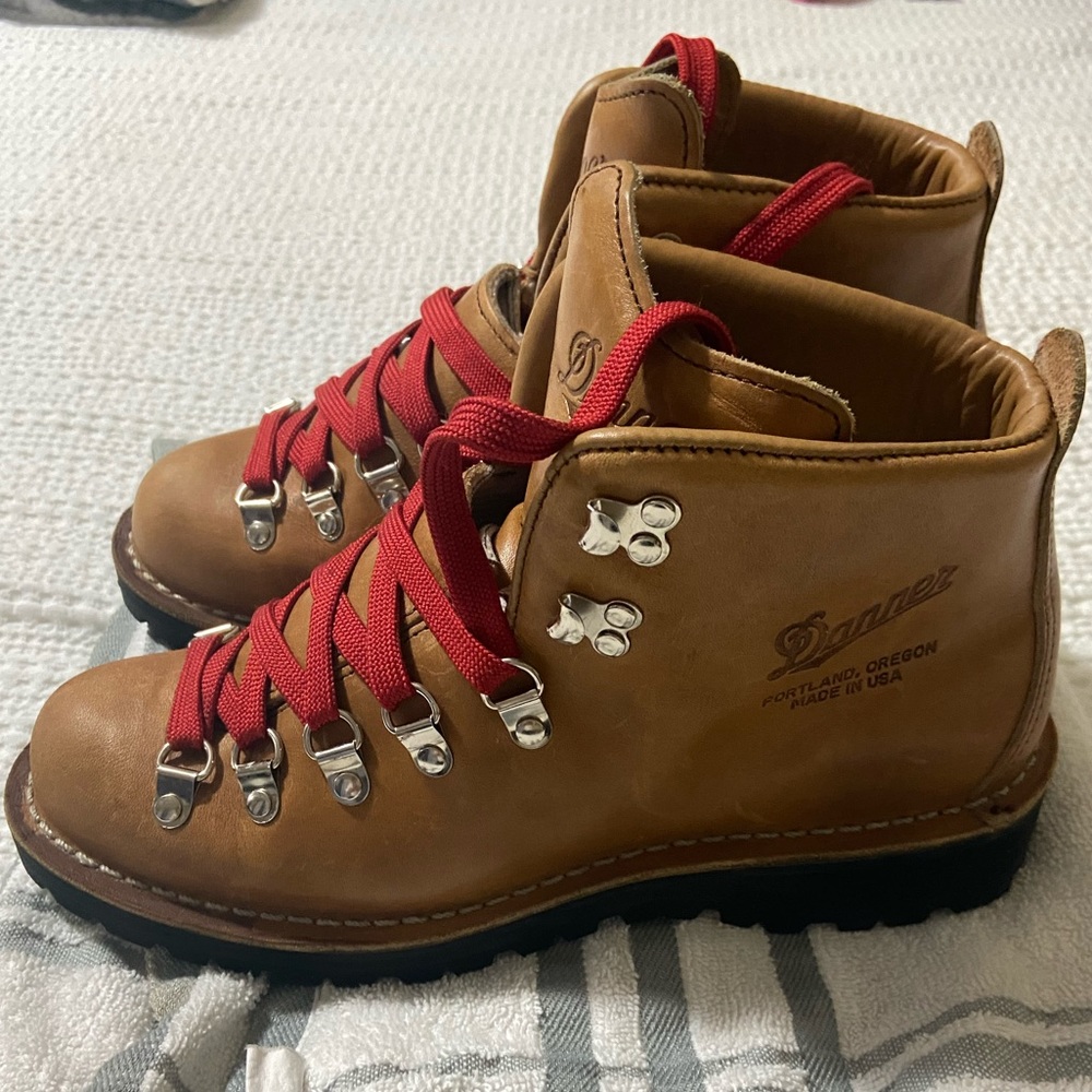 Danner Women’s Cascade Hiking Boots
